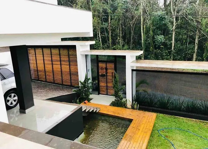 Casa confortável com piscina